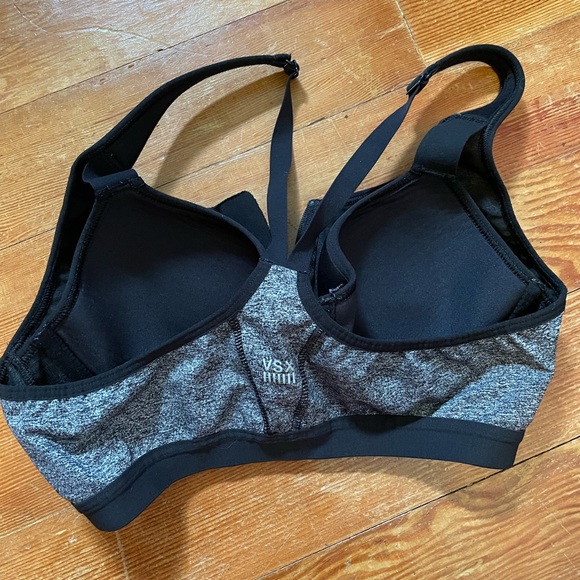 Victoria’s Secret Super supportive Sports Bra - Picture 3 of 4